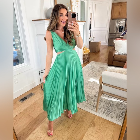 Abercrombie & Fitch Giselle Pleated Cut Out Maxi Dress - Size Large - Picture 7 of 7